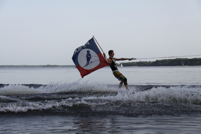  Curso y licencia de esquí acuático 